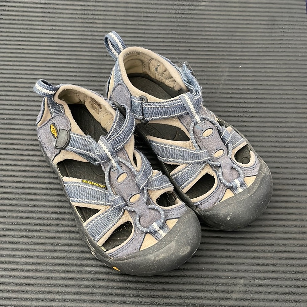 Keen Sandals - kid size 13